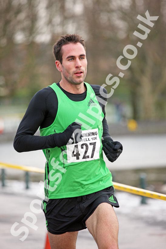 427 Ryan McLeod on his way to winning the Saltwell 10k Road Race.